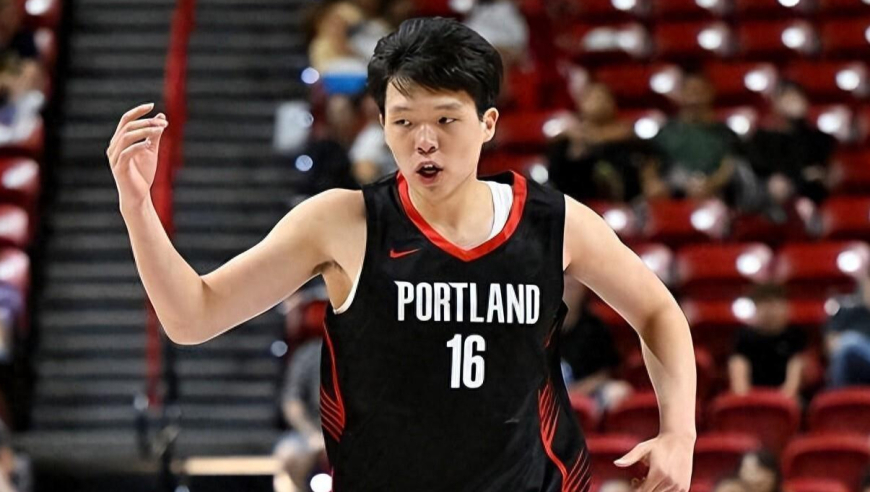 杨瀚森进步了！首节上场罚球得分+快攻反击+完美挡拆助队友上空篮