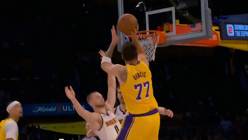 誓要拿下！詹姆斯下场休息 东契奇里夫斯联手助湖人打出8-0碾压掘金