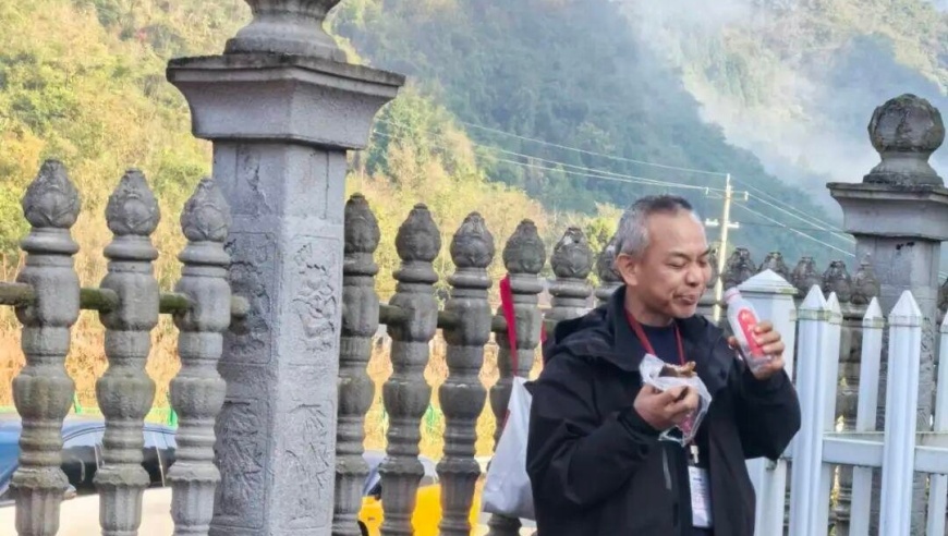 荒野求生赛有人胖了18斤！选手“老中医”的鞋垫中查出一捆细线，当场罚下