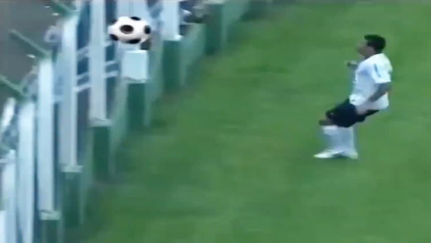 体坛记忆｜快三百斤的罗纳尔多，仍然是球场上的外星人！