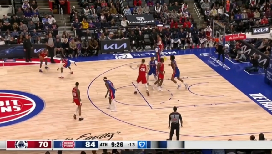 大逆转！快船vs活塞决胜时刻：哈登关键2+1+致命妙传奠定胜局