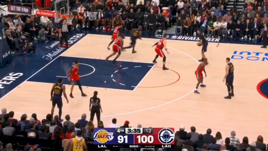 东契奇关键时刻拒投三分 回顾湖人对阵快船最后三分钟