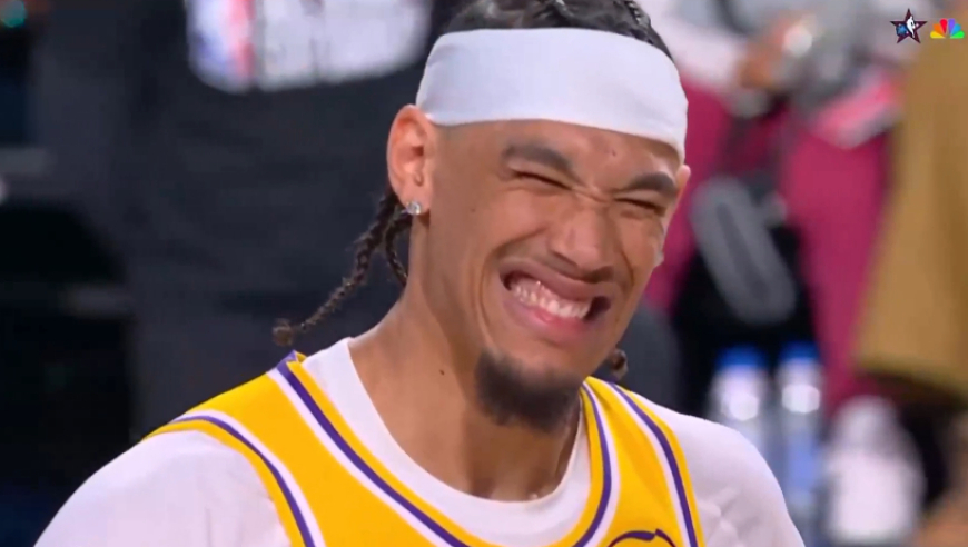 湖人中锋海斯演砸了！多跑一步搞笑扣篮引热议 湖媒：他毁了扣篮大赛