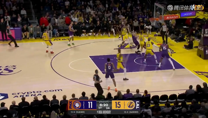 这球真帅啊！詹姆斯持球单打转身突破 无视大帽抛投命中打服解说