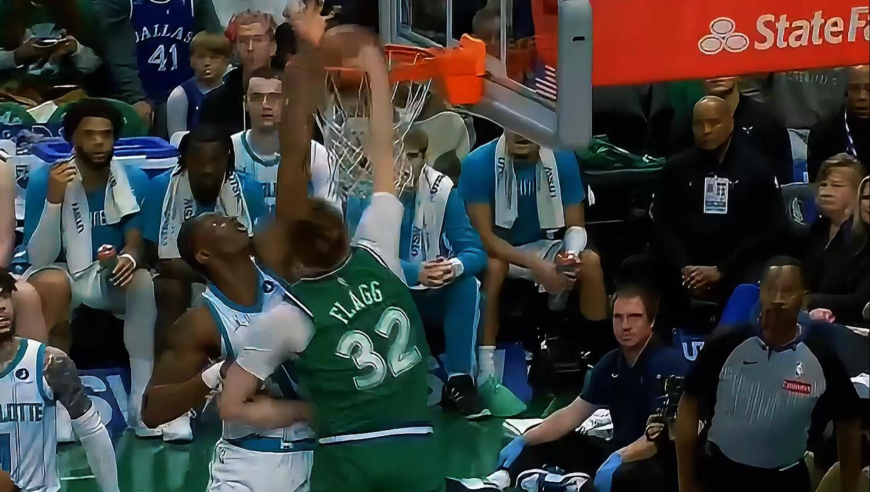 这是新秀？独行侠新状元弗拉格突然爆发秀罚球三分+隔扣连轰14分