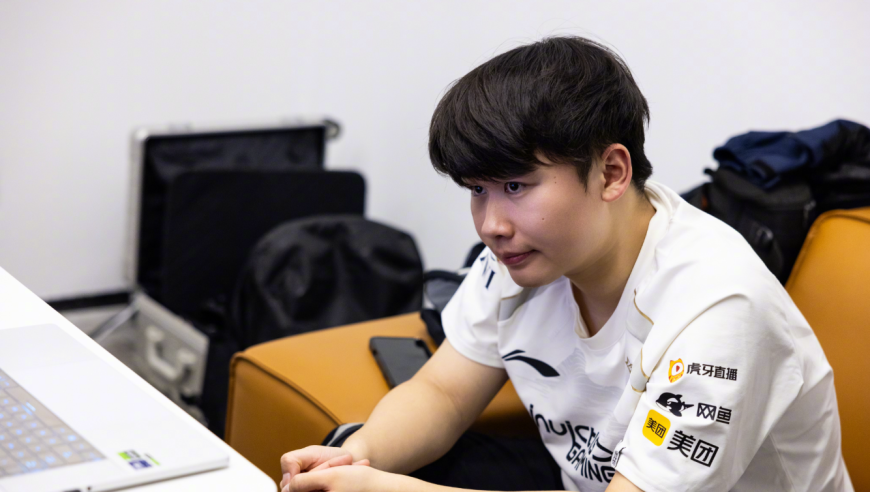 没有TheShy和Rookie的iG原形毕露？Wei尴尬操作，反向大招蜜汁空大