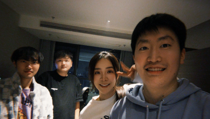 小小的萍乡竟然出了3位LPL顶尖人才，余霜晒照和Knight+Yagao开黑