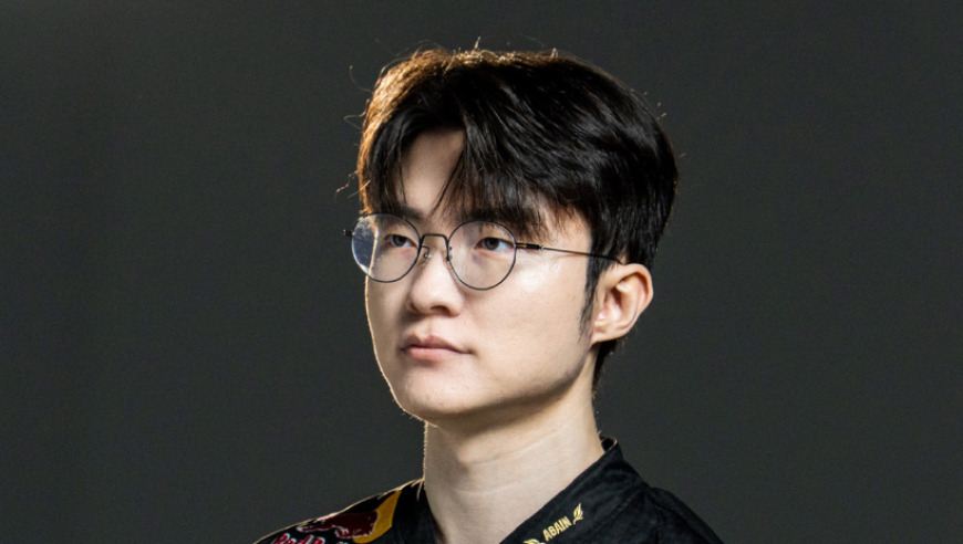 Faker公布手部特写，手腕变形严重，发病时连背包都拿不住