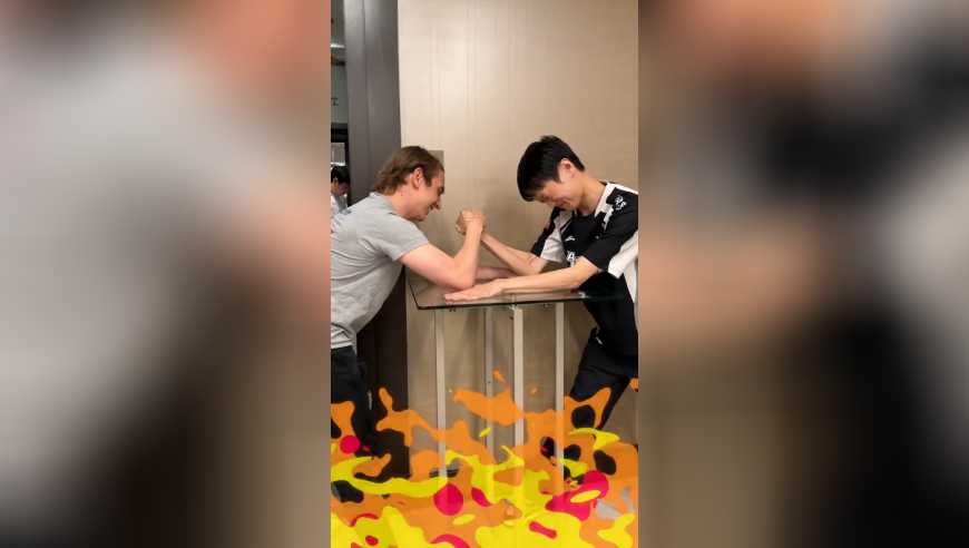 Caps与Shanks掰手腕视频：至少我们在某些地方赢了
