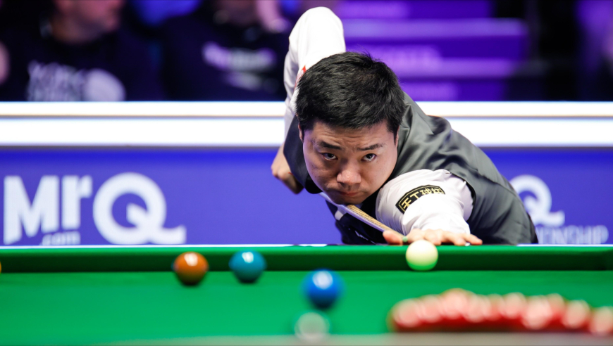 斯诺克最难决胜局！丁俊晖两颗球连做三杆斯诺克，对手瞬间崩盘｜体坛名场面