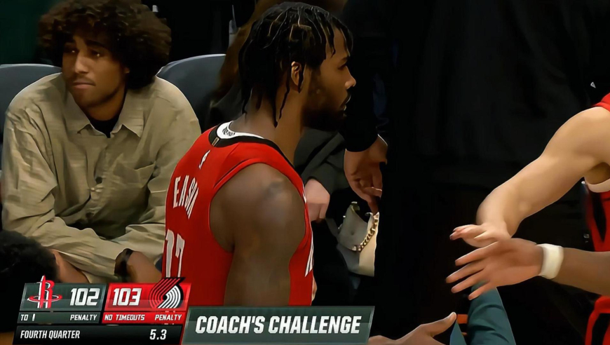 开拓者火箭决胜时刻：杜兰特连轰7分 开拓者关键失误+伊森补篮超时