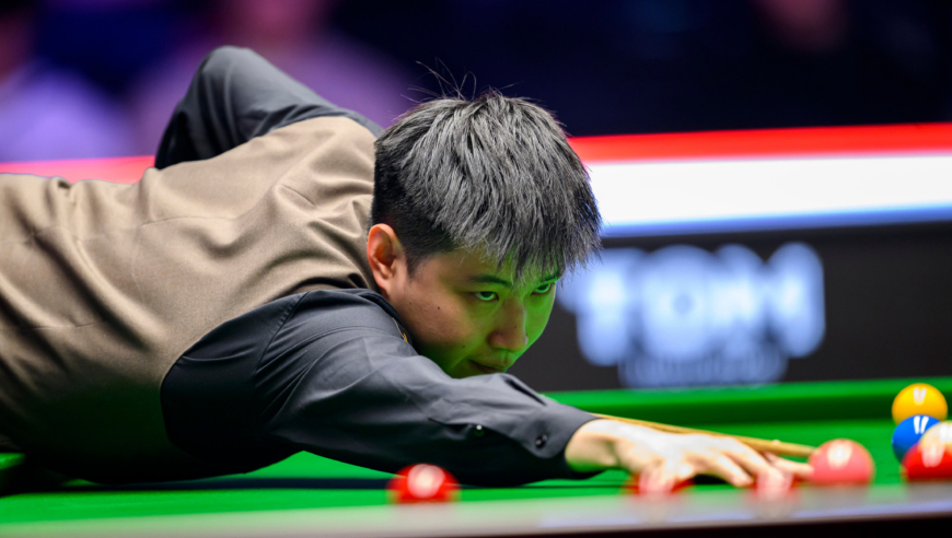 艺高人胆大！台面红球散成满天星 赵心童神级解球滴水不漏博得满堂彩