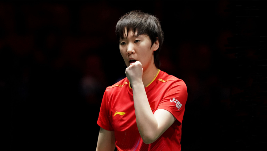 8-10落后！结果混团世界杯王曼昱爆发上演逆袭，伊藤美诚懵了