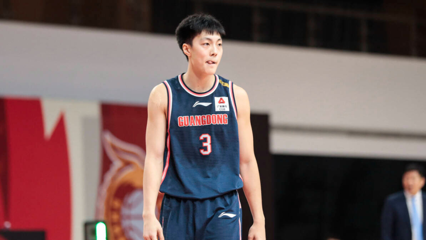 状态终于复苏！胡明轩vs北控集锦：12中6砍18分+8板