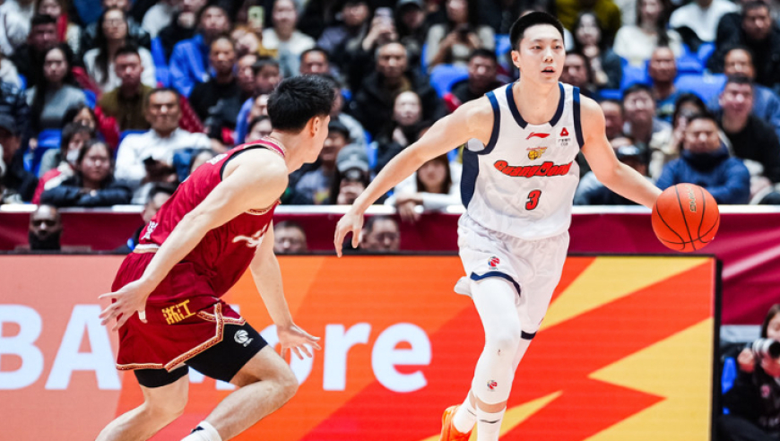 凭什么拿600万？两战三分14投11铁，赖着球权伤害球队，粤蜜：分300万给徐杰