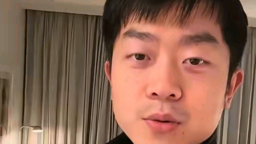国乒在印度2人住一间大床房！场馆里到处是电线，王曼昱戴口罩来训练