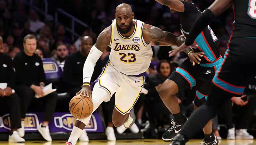 41岁老詹带队逆转！堪称世界篮坛奇迹