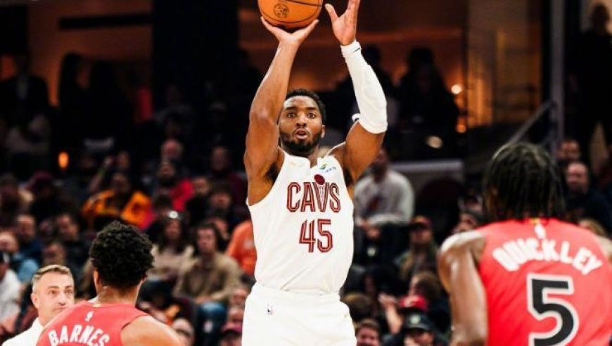 巴恩斯28+10+8+5封盖完爆探花郎！米切尔空砍31分，猛龙双杀骑士