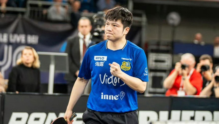 男双6-7落后！没想到樊振东上演疯狂一幕，最不可思议削球诞生了