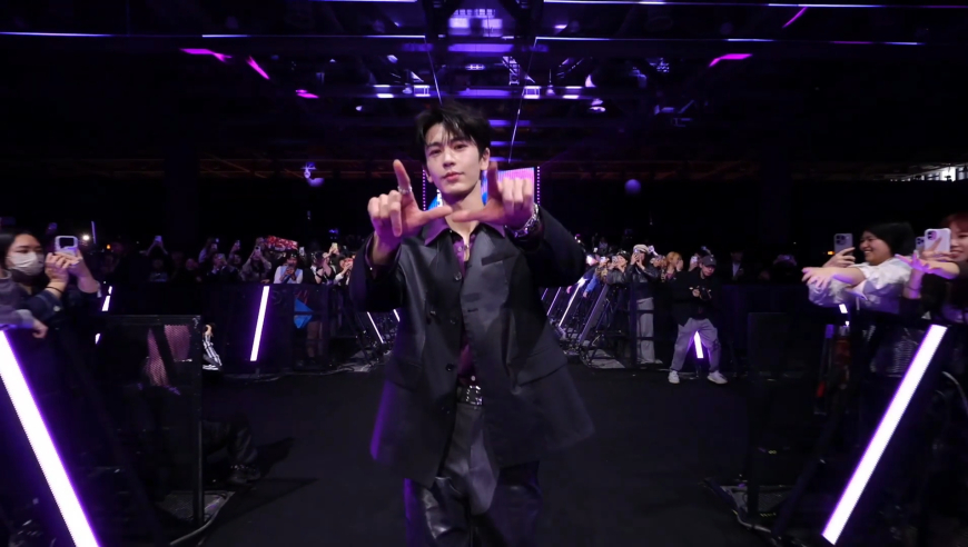 张凌赫做客无畏巡回表演赛：称赞广州电竞氛围特别好