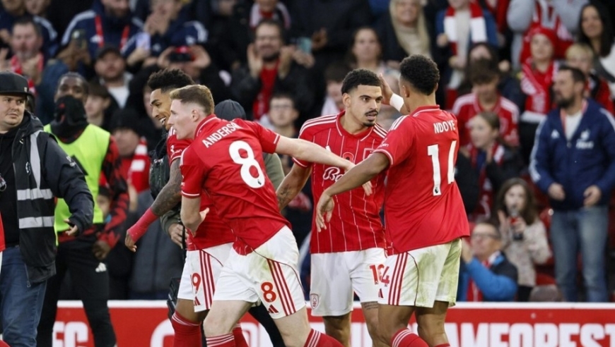 曼联遭逆转！森林2分钟连入2球，激情滑跪庆祝，阿莫林又傻眼