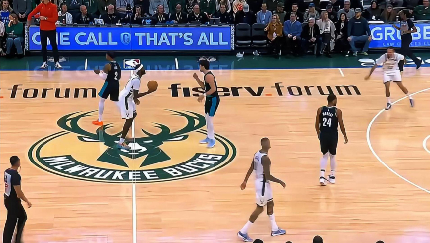 对轰！开拓者雄鹿首节末两分钟对轰17分 双方火力全开对攻大战