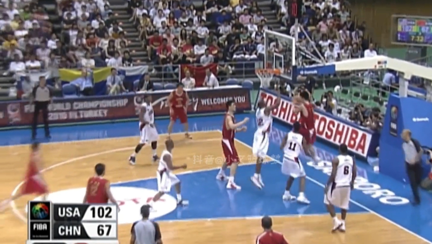 体坛记忆｜姚明面对不公正判罚彻底暴怒，冲上去怒怼裁判