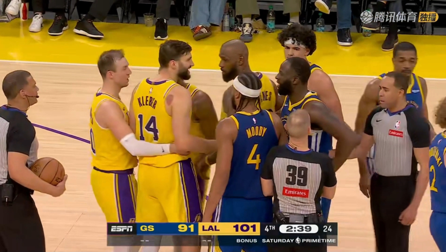 湖人勇士生死时刻：桑托斯突破2+1续命 里夫斯连砍4分杀死比赛