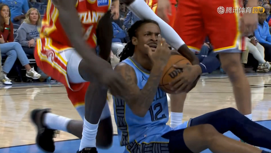 有仇立马报！莫兰特与盖耶冲突遭胯下之辱 下回合就强吃后者造犯规