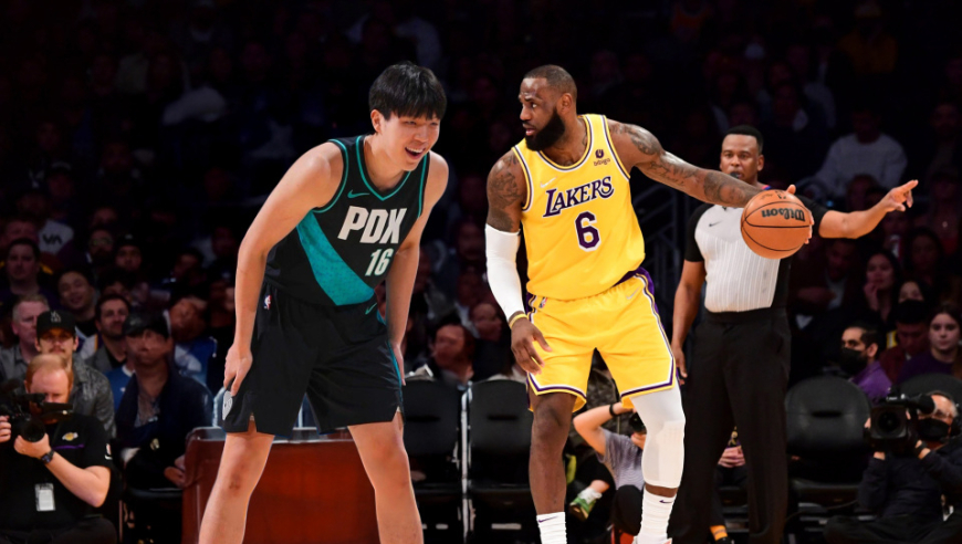 詹姆斯东契奇挑战开拓者，杨瀚森承认对抗差距，采访不敢看孟超！