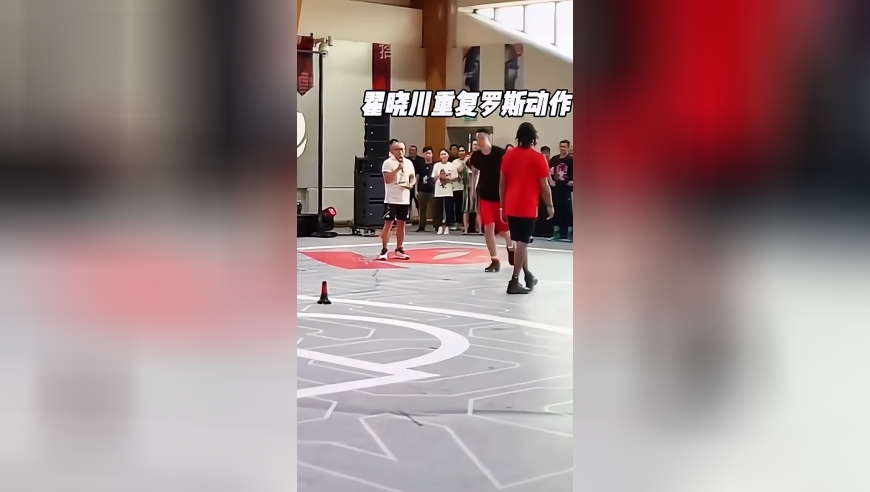 当年的罗斯中国行上nba球星与cba球星做同一动作，基本功差距有点大啊