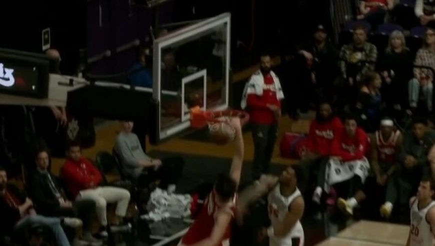 17+11！杨瀚森大帽富尔茨！这可是NBA状元秀