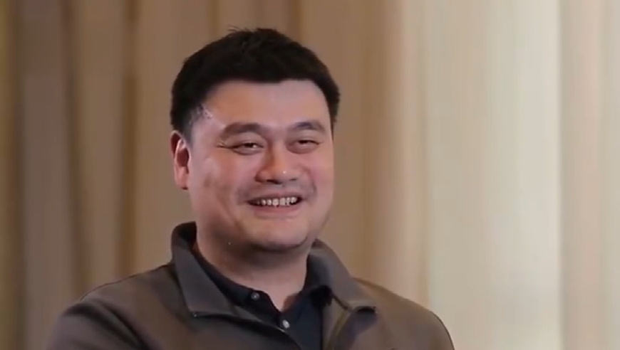 姚明谈现在的生活状态，一句话引众人大笑，大姚太幽默了！
