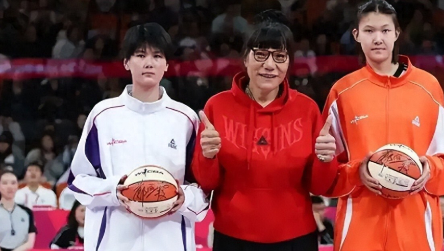 女篮又出巨人！14岁2米15新星闪耀全明星，前景备受期待