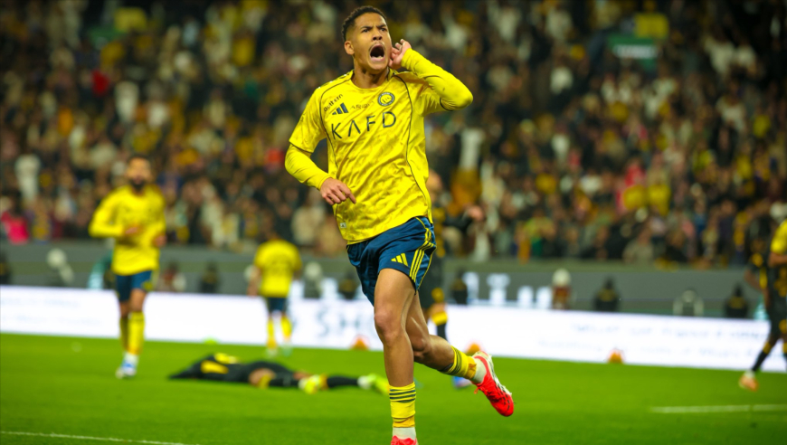 C罗连场缺席！队友读秒神级单刀Siu庆祝全场沸腾，胜利斩六连胜