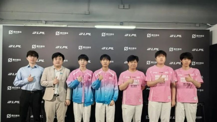 BLG赛后群访 教练：下一场打TES我们会做的更好 我们会拿下胜利的