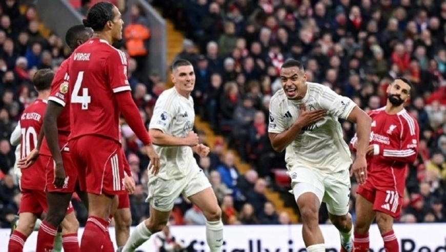 0-3！4-0！豪门悲喜夜：英超卫冕冠军爆冷惨败倒数第二，巴萨反超皇马登顶