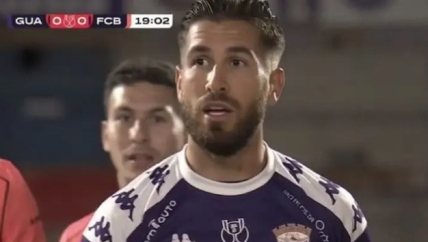 巴萨比赛有趣一幕 35岁老将神似拉莫斯 球迷热议：亲兄弟吧