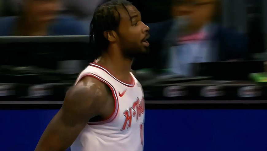 联手发威！火箭小贾伊森轮流命中三分 杜兰特再送大帽联手打停黄蜂