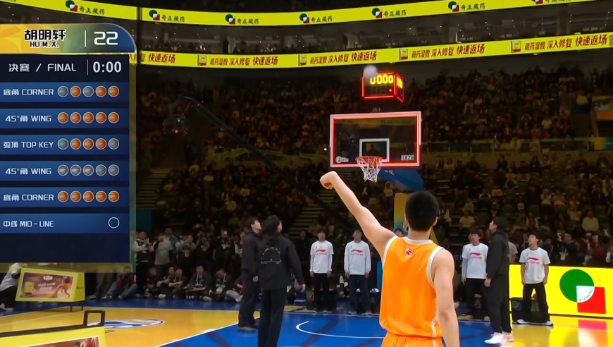 神准！胡明轩底角三分全中轻取22分 超远三分涮筐而出太可惜