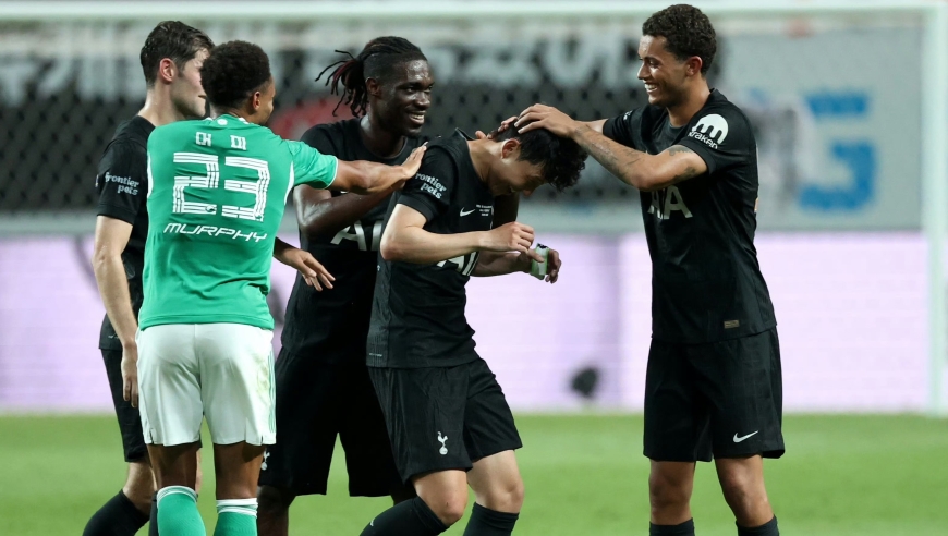 送别！孙兴慜被换下拥抱队友，双方球员列队向他告别