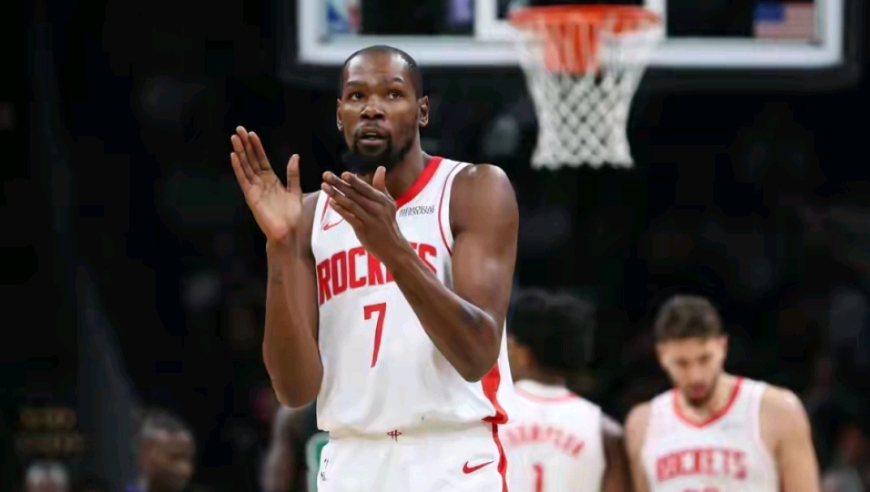 高效到离谱！杜兰特全场上演无解表现，15中11狂轰31+7掀翻字母哥