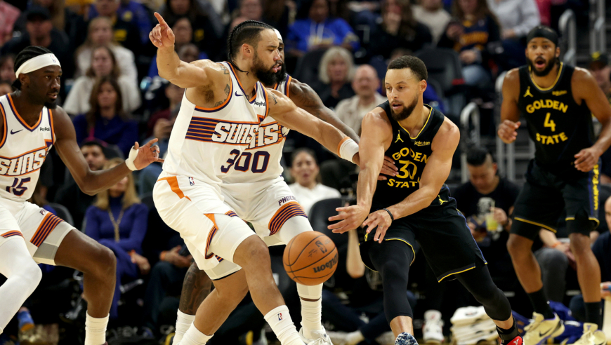 勇士复仇太阳最后2分钟：库里连中关键球 布克故意犯规结果裁判不吹