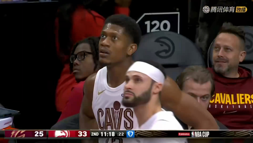 这是有多大仇！亨特隔扣后挑衅盖耶 后者一把将其推倒吃技犯