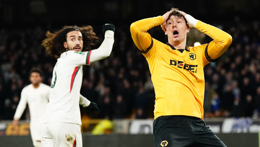 刺激对攻！慢镜看联赛杯切尔西4-3险胜狼队：双方防线花式失误