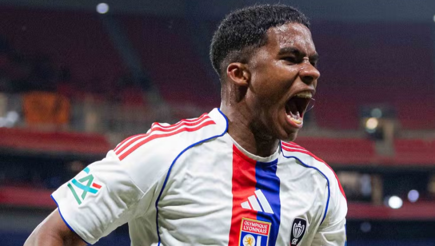 技惊四座！前皇马新星法国杯轰暴力世界波，队友过人也猛拉不住