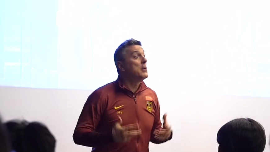 U23国足战伊拉克前安东尼奥喊话画面曝光：所有人不遗余力奔跑