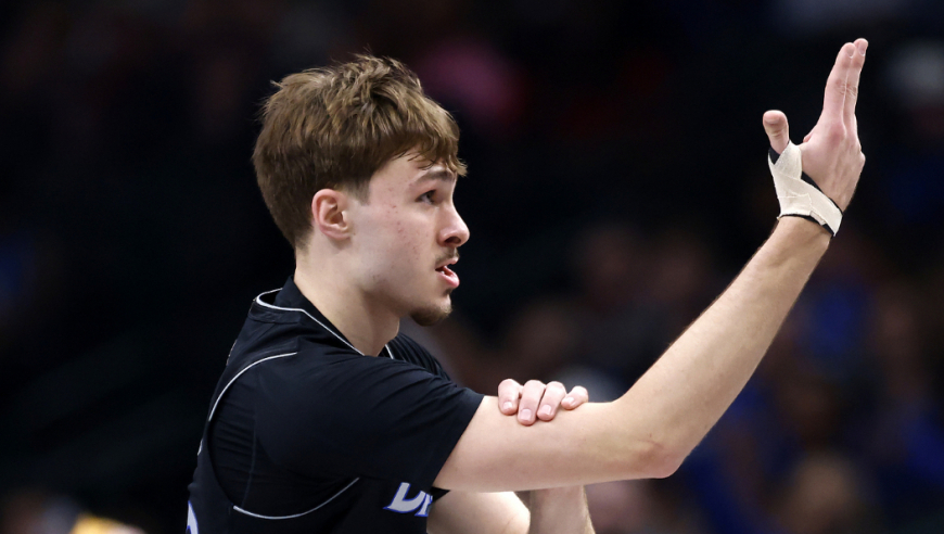 独行侠弗拉格vs掘金33分全过程：21中14+连秀隔人暴扣爆冷掘金