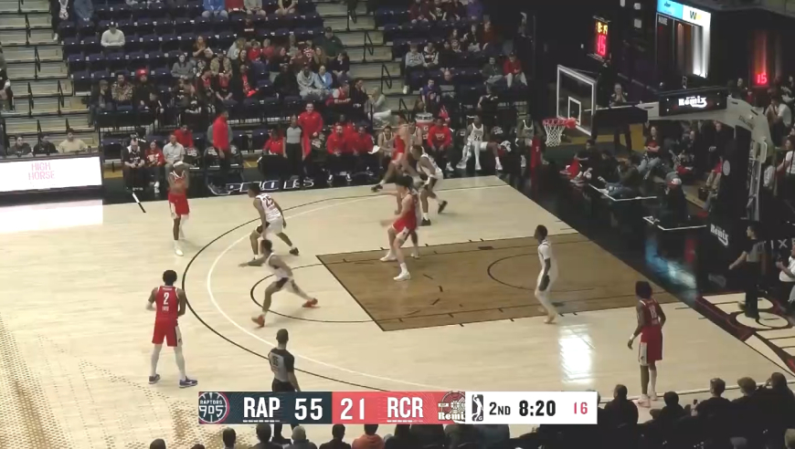 杨瀚森这球太帅了！秀得猛龙众人找不着北，现场球迷疯狂欢呼！