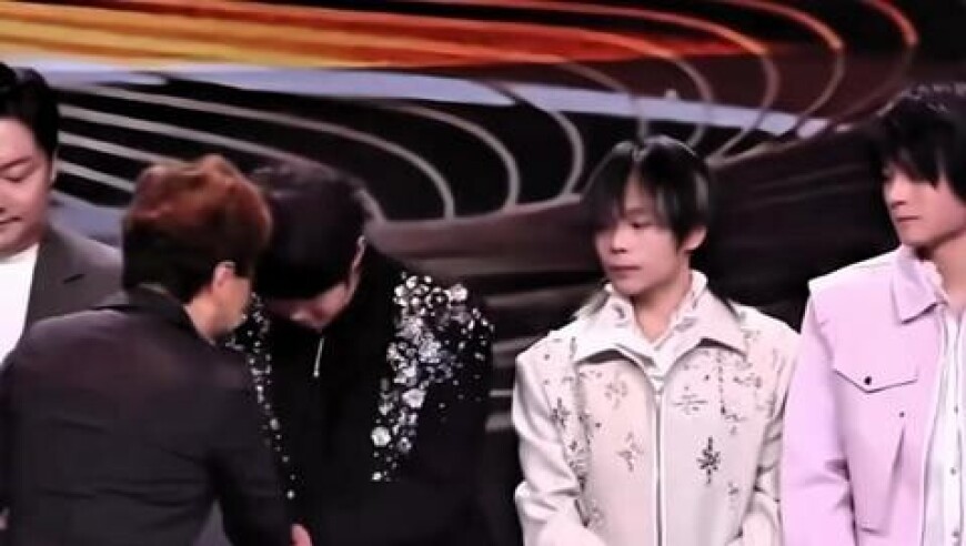 AG竞燃之夜奖项拿到手软，一诺获年度竞耀电竞选手